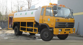 消防車急速救援衡水湖數(shù)十只游船